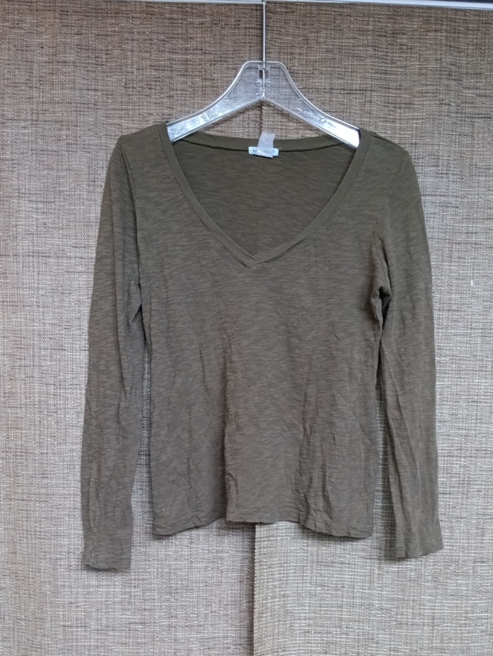 V-Neck Long Sleeve Tee in Olive